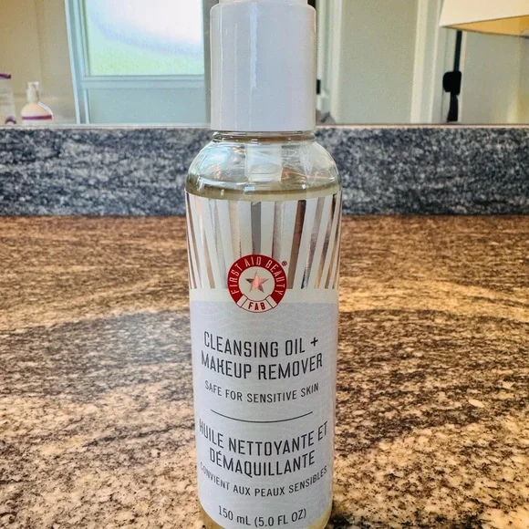 FIRST AID BEAUTY FAB CLEANSING OIL & MAKEUP REMOVER - Picture 1 of 3